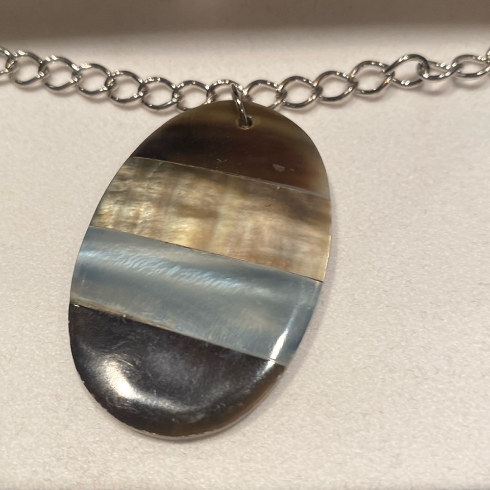 NIB Faux Abalone pendant on Silvertone link chain